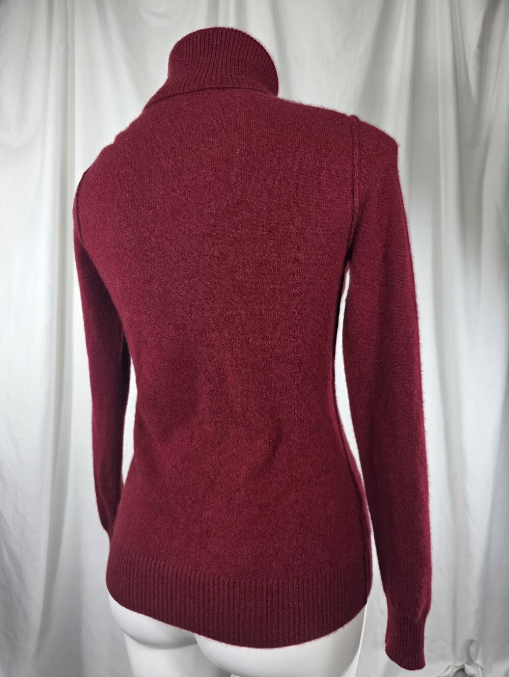 Antonio Melani 100% Fuzzy Cashmere Garnet Red Turtleneck Sweater M Quiet Luxury - Picture 6 of 14